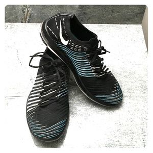 Nike 2017 Flyknit  Athletic Running Shoe.